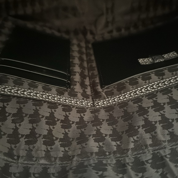 Karl Lagerfeld Paris Zipper Pink/Purple Ombré Tote With Keychain - Picture 9 of 16